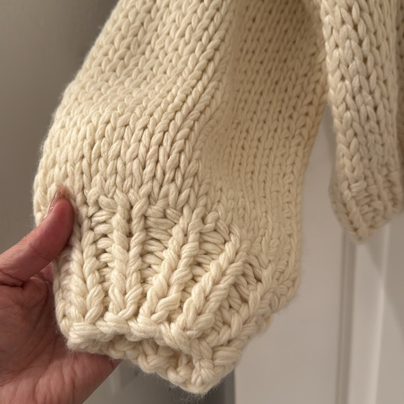 Beginning boutique M/L ￼ 100% acrylic thick sweater , brand new with tags - Picture 3 of 4